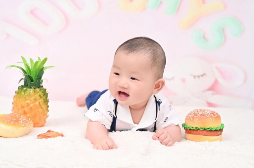 安阳宝宝在妈妈肚子里